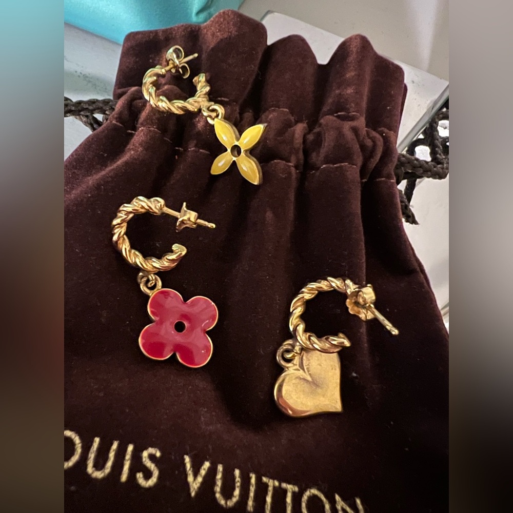 EUC LOUIS VUITTON Sweet Monogram 3-piece set pierced huggie earrings! W/ dusty!